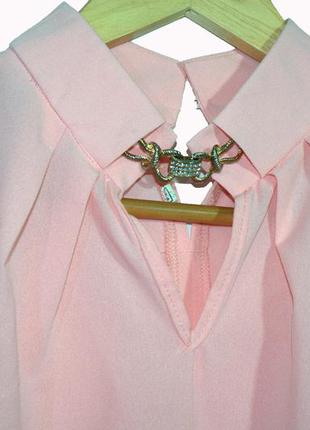 Нежная шифоновая блузка с брошкой3 фото