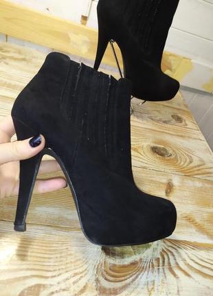 Класні черевички з зкозамши 37-38 р англія