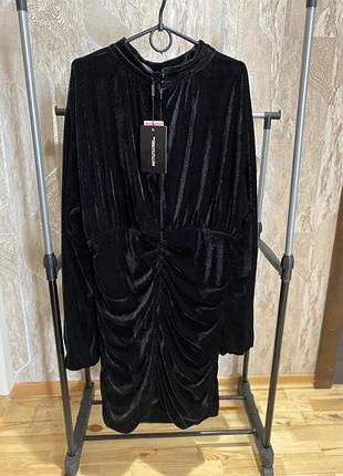 Нова сукня, нарядна, бархатна.