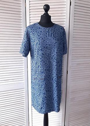 Плаття в принт квіти.