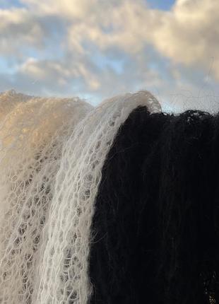 Павутинки светри в наявності багато квітів