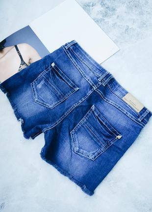 Синие шорты джинсовые с необработанным краем stradivarius2 фото