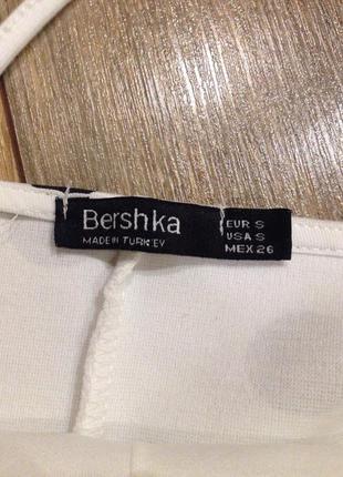 Супер платье мини в горошек, bershka? ,белое3 фото