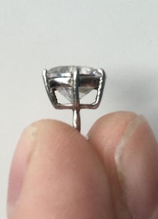 Одна серьга-гвоздик с кристаллом3 фото