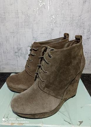 Jessica simpson черевики жіночі сірі замша