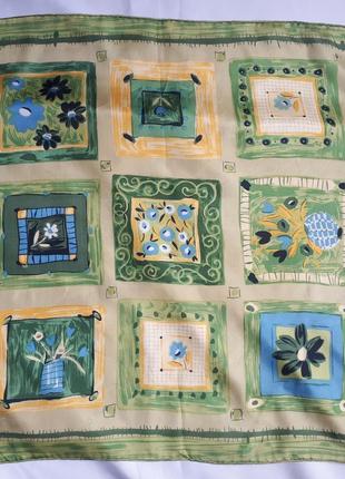 Шелковый шейный платок в салатовых тонах 📌шов роуль( 52 см на 52)