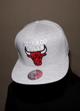 Новая кепка снепбек mitchell & ness - chicago bulls1 фото