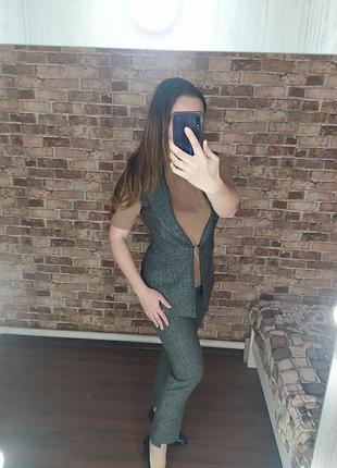 Костюм з оригінальною спинкою