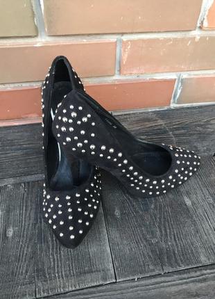 При донах на банке! туфли на высоком каблуке черные reserved