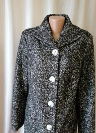 Пальто деми  букле с боковыми карманами  80%wool.7%cashmere.13%nylon розмір: 48 ширина плечей: 39 см4 фото