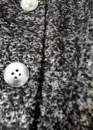 Пальто демі букле з бічними кишенями 80%wool.7%cashmere.13%nylon розмір: 48 ширина плечей: 39 см6 фото