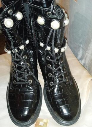 Женские ботинки