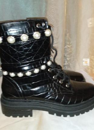 Женские ботинки