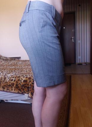 Классические теплые серые шорты в полоску 42 размер