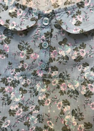 Очень красивая и стильная брендовая блузка в цветочках..100% котон!