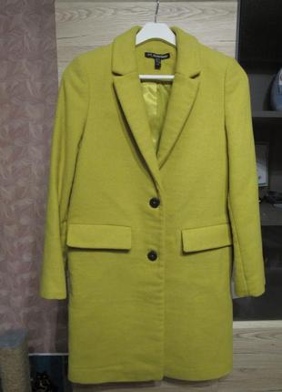 Жіноче класичне пальто zara в жовтому кольорі.1 фото