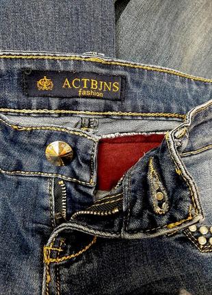 Actbins брендовые синие  джинсы на девочку декор кристаллы в металле7 фото