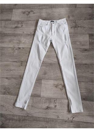 Белые джинсы