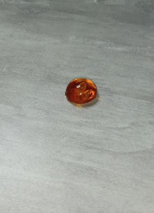 Натуральний, бурштиновий камінь