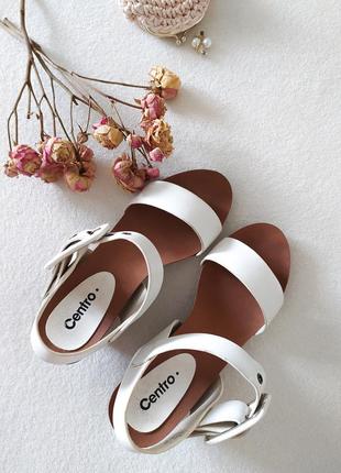 Удобные босоножки