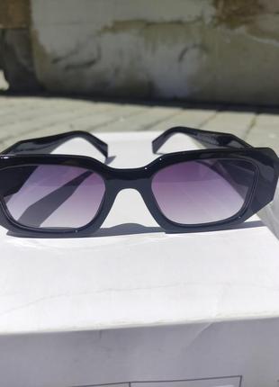 Сонцезахисні окуляри  в стиле prada5 фото
