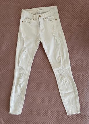 Білі рвані джинси stradivarius2 фото