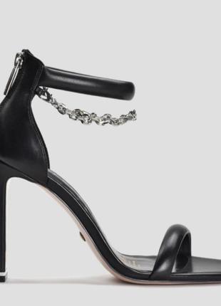 Стильні дизайнерські босоніжки