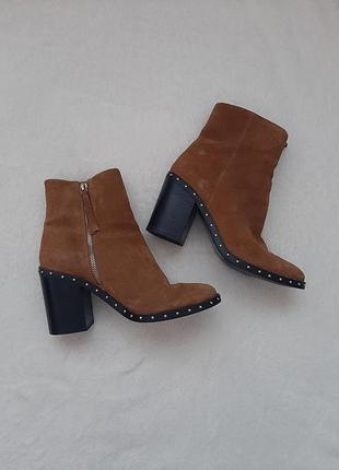 Замшеві бутальйони river island