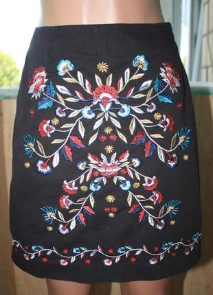 Стильная хлопковая юбка с красивой цветочной вышивкой1 фото