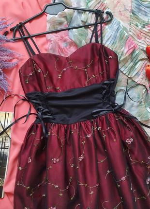 Вечернее пишное платье с вышивкой фатином с шнуровкой3 фото