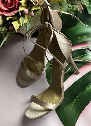 👡бежевые атласные босоножки на шнуровке высокий каблук/телесные босоножки со шнуровкой шпилька👡