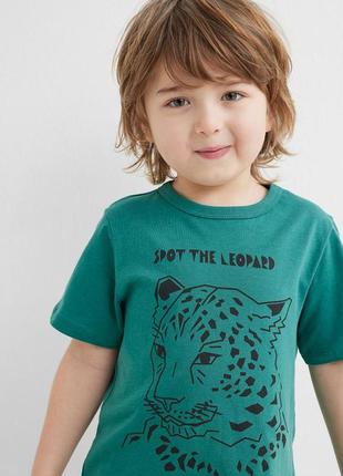 Футболка красивого зеленого кольору