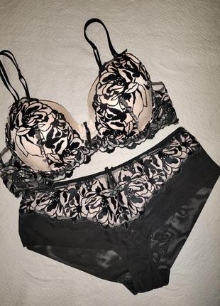 Кружевний комплект