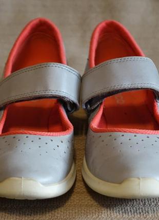 Легенькие фирменные светло-серые перфорированные кожаные туфельки  ecco дания 38 р.2 фото