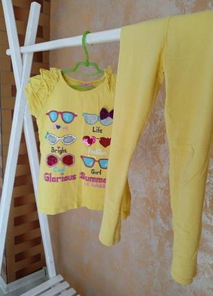 Яскравий костюмчик