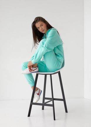 Мятний костюм на весну літо