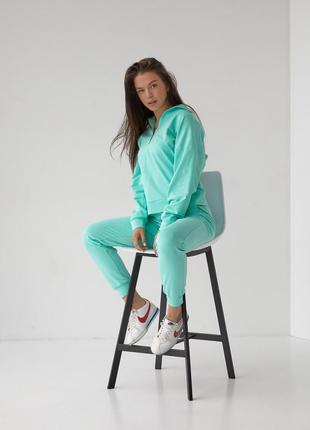 Мятний костюм на весну літо