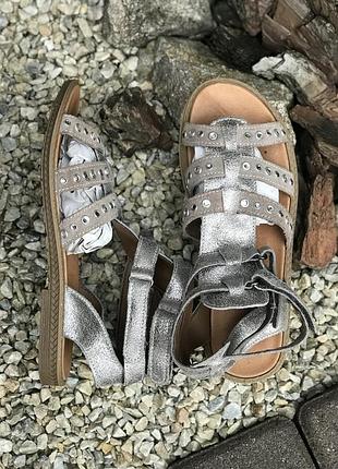 Фірмові оригінальні шкіряні сандалі босоніжки італія 36р.