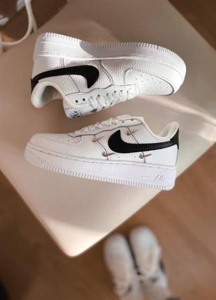 Отличные женские кроссовки nike air force 1 lx chrome swooshes белые с чёрным3 фото