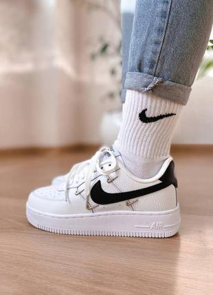 Отличные женские кроссовки nike air force 1 lx chrome swooshes белые с чёрным2 фото