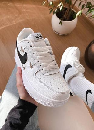 Отличные женские кроссовки nike air force 1 lx chrome swooshes белые с чёрным5 фото