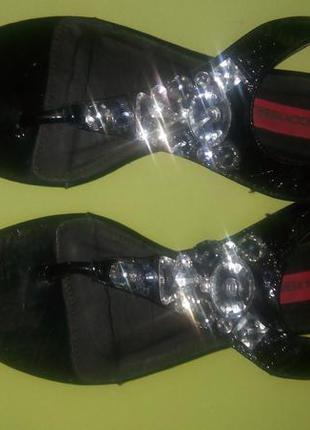 Босоніжки, сандалі вєтнамки