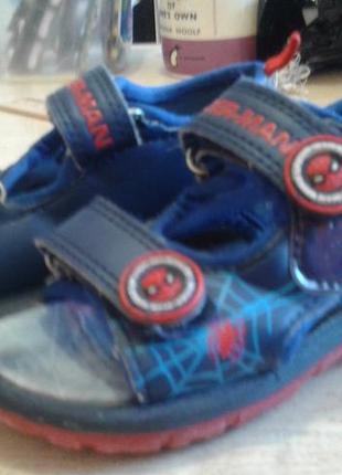 Продам детские босоножки,стелька 14,5 см