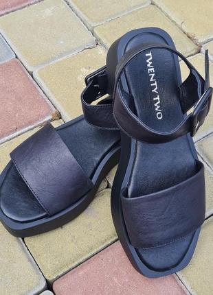 Чорні босоніжки літні