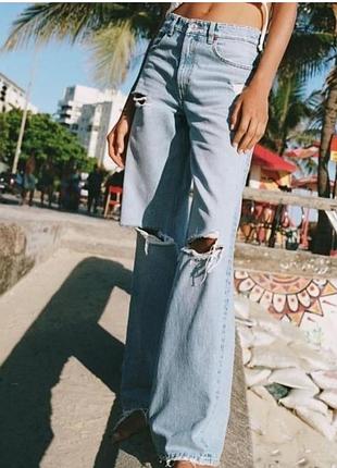 Широкие джинсы с разрезами zara