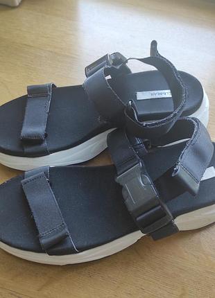 Pull&bear босоніжки жіночі