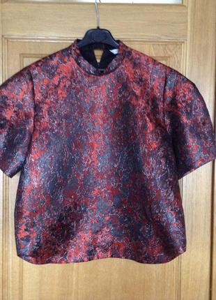 блузка из парчи.