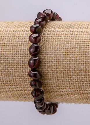 Браслет на резинке из натурального камня гранат, обхват 18см, галтовка 8х7мм +-