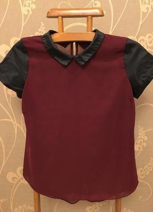 Дуже гарна і стильна брендовий блузка бордового кольору.
