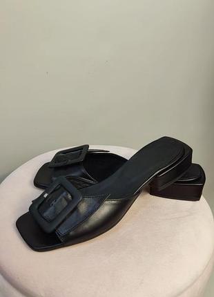 Шльопанці з натуральної шкіри